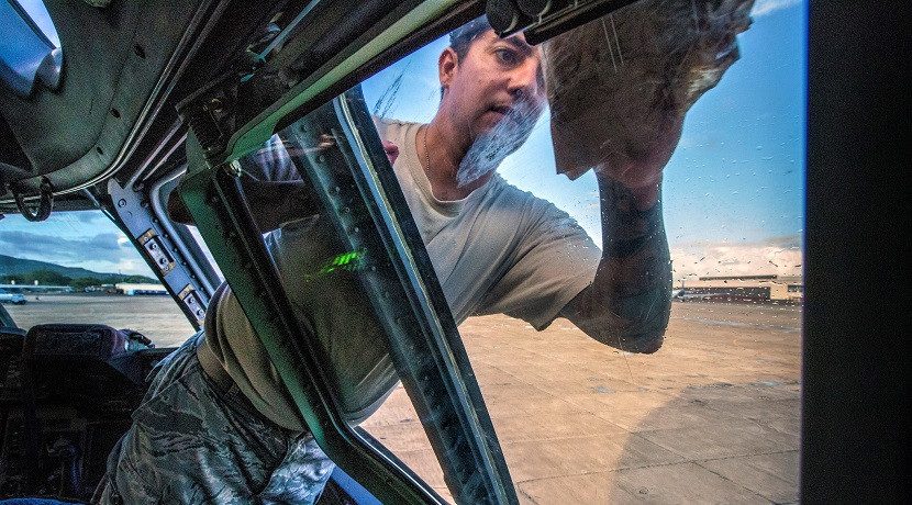 How to clean the windows of a car: mosquitoes, bird poop, etc.